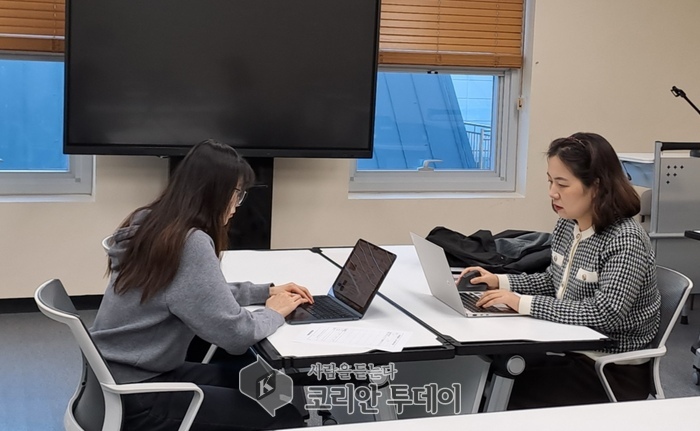 [코리안투데이] 현직자 멘토에게 취업 컨설팅을 받고 있는 청년 구직자 © 변아롱 기자