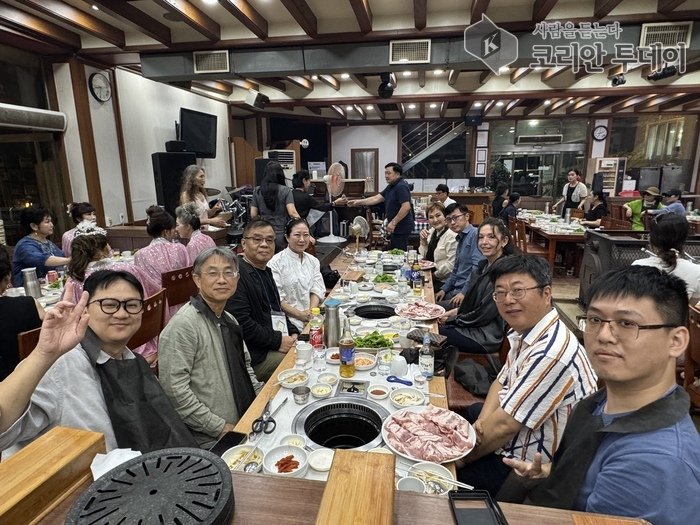 [코리안투데이] 사진 그린크로스 해외 내빈과 제주마을문화진흥원원 안정업대표님 © 박수진 기자