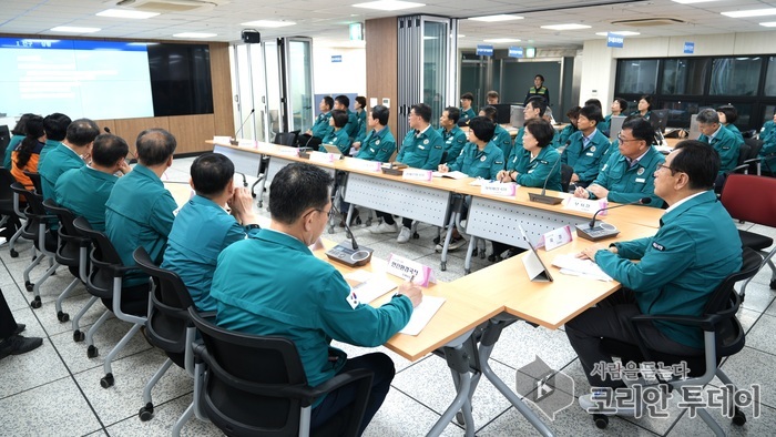 [코리안 투데이] 18일 시청 전시종합상황실에서 이현재 하남시장, 부시장, 국/단/소/원장 등 관계자들이 2025년 을지연습 최초상황보고회 © 신영민 기자