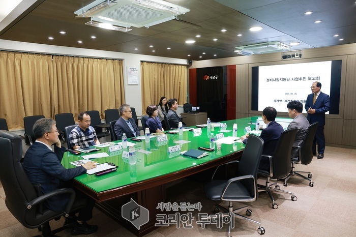 [코리안투데이] (사진) 재개발·재건축사업 지원단 사업추진 보고회’에 참석한 장인홍 구청장과 관계자들이 추진 방안을 논의 © 박수진 기자