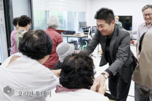 김정헌 중구청장, 1,184명 어르신 건강 챙긴다…‘경로당 주치의 사업’ 현장 소통