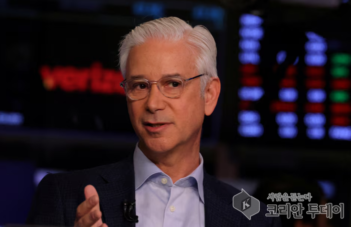 Riscos de desaceleração para a economia dos EUA: CEO do Wells Fargo aponta agravamento da instabilidade financeira das camadas de baixa renda
