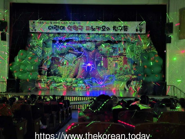 [코리안투데이] (사진) 구로구청 강당에서 어린이들이 ‘찾아가는 식중독 예방 인형극’을 관람하고 있다. (2024년 공연 사진) © 박수진 기자
