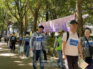 도산공원에 웃음꽃… 강남구 시니어 걷기대회 성황