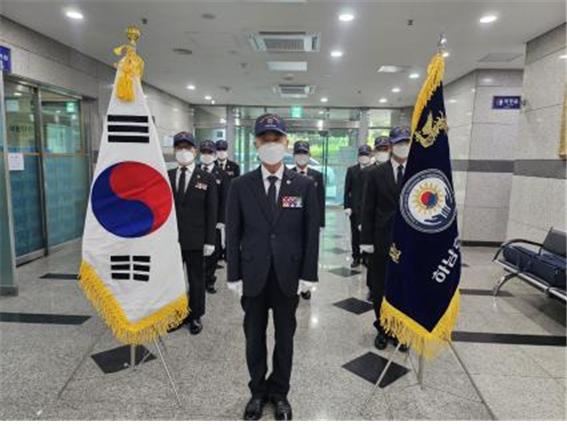 [코리안투데이] 무연고자를 위한 공영장례식에서 장례선양의식 중인 호국봉사회 모습 © 김선진 기자