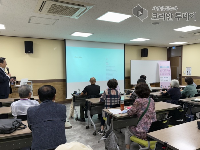 Yeonsu-gu hâldt 'Happy Silver, Tax Class op besite' ôf