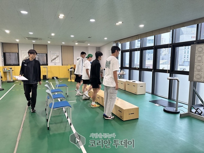 [코리안투데이] '성동구 체력인증센터'를 통해 성인 대상 체력 측정 모습 © 손현주 기자