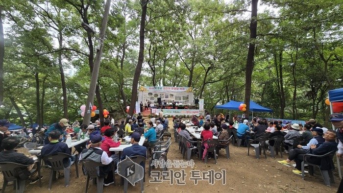 [코리안투데이] 제 4회 덕풍골 금잔화 축제에 참여한 주민들과 함께 자연에서 힐링하다. © 백창희 기자