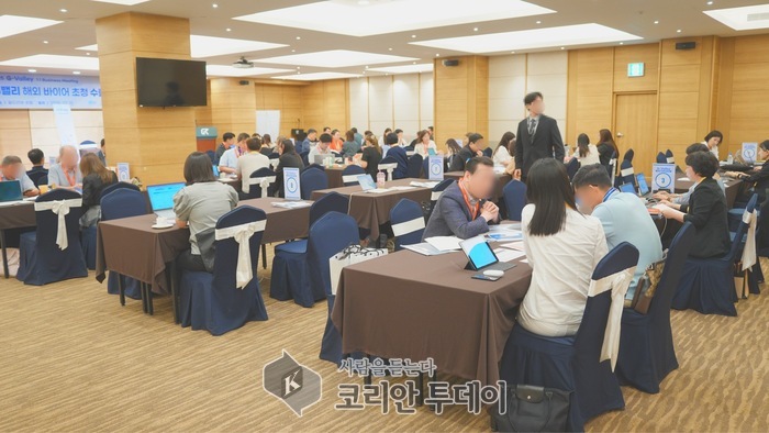[코리안투데이] (사진) 지난 7월 15일 개최된 G밸리 해외바이어 초청 수출상담회에서 상담이 진행되고 있다 © 박수진 기자