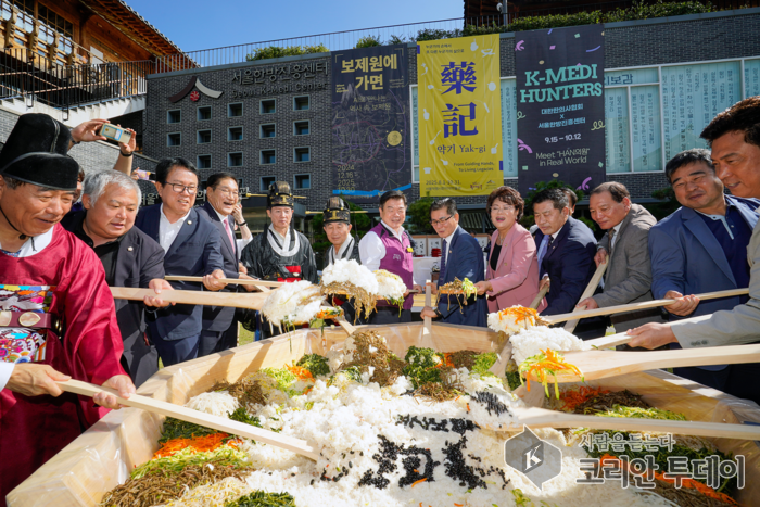 31. Seoul Yangnyeongsi Bojewon Jurtamenningarhátíðin opnuð með glæsibrag