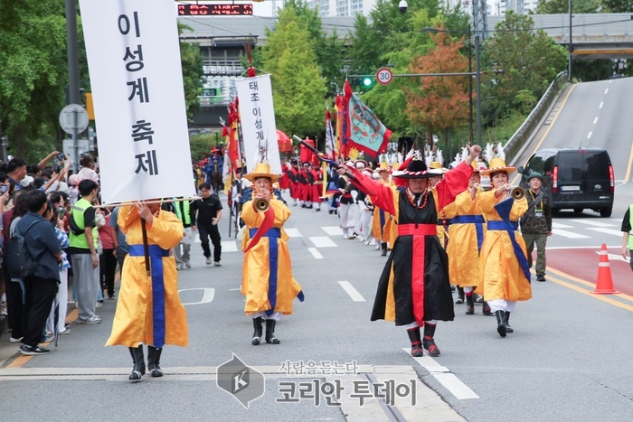 Seongdong återskapar kungligt följe från Joseon-eran