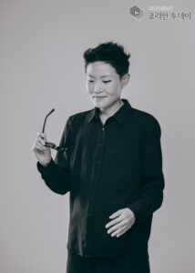 보이지 않는 세계, 드러나는 시선: 김수영 작가가 여는 여성성과 예술의 경계