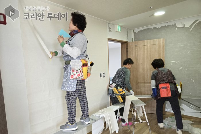 [코리안투데이] 포시즌 전문도배봉사단, 장봉혜림원 봉사 © 김종래 기자
