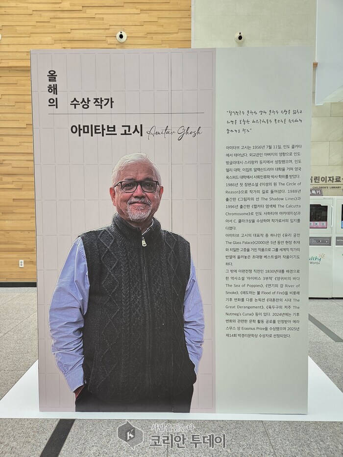{코리안투데이] 2025년 수상작가 '아미타브 고시' © 이선영 기자