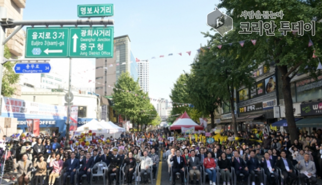 Le premier festival Yi Sun-sin de Jung-gu attire 20 000 personnes, une foule compacte et une réussite éclatante