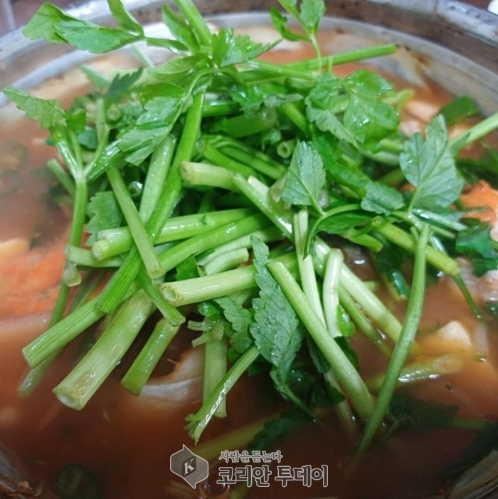 [코리안투데이 신선한 미나리 넣은 얼큰 동태탕] © 이선영 기자
