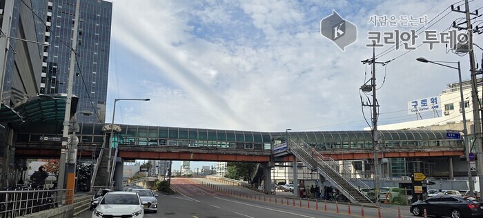 Bau- und Verstärkungsarbeiten an der Verbindungspassage zwischen Guro Station und NC Department Store begonnen · Fußweg wird neu gestaltet