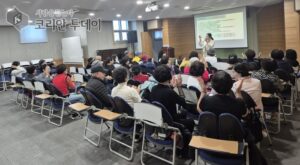 인천 미추홀구 숭의종합사회복지관, ‘웃음 인문학 특강’…50명 웃음꽃 활짝
