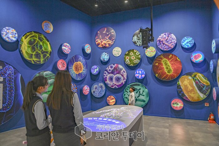 [코리안투데이] ‘바이오 코드’와 ‘메디컬 코드’, 생명의 비밀을 탐구하다 © 이선영 기자