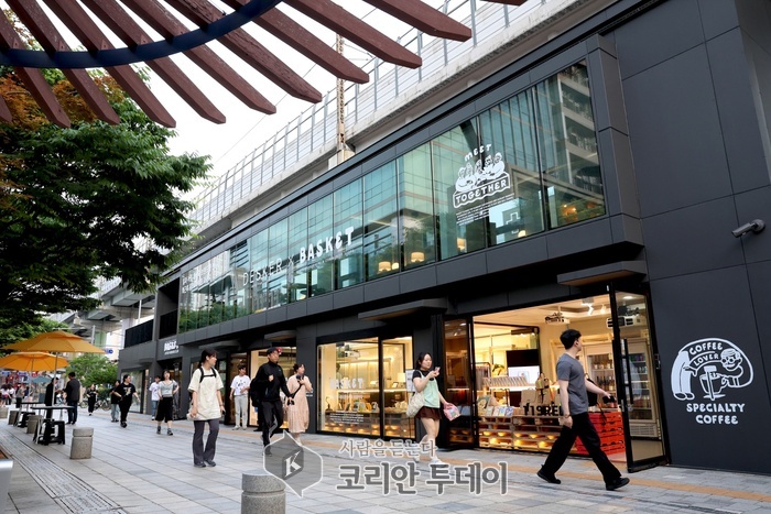 [코리안투데이] 성수 타운매니지먼트의 일환으로 운영 중인 '공공팝업스토어' 모습 © 손현주 기자