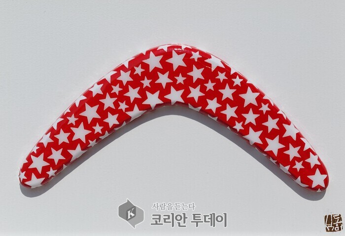 Boomerang-Installatiounskunst wiirft e Traum: Saekdong-Kunstsprooch vun der Kënschtlerin Seok Dong-mi