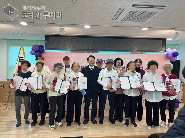[코리안투데이] 동구 치매안심센터, ‘기억생생교실 & 가족교실’ 수료식 © 김미희 기자