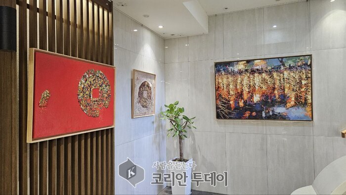 [코리아투데이] 원형 구조 속 감정의 축적과 시각적 서사 © 김현수 기자