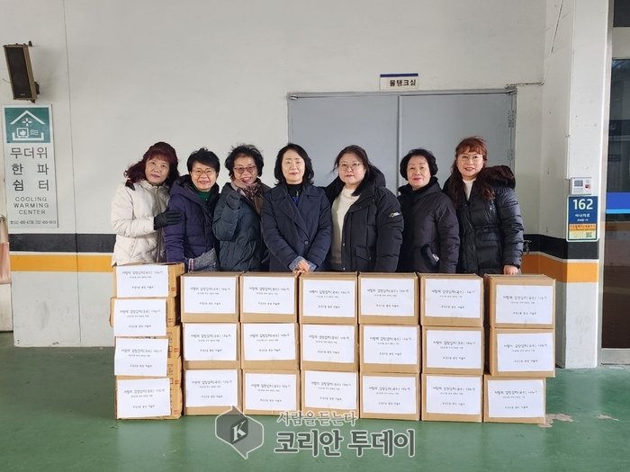 [코리안투데이] 효성2동 통장자율회, 경로당 18곳에 국내산 포기김치 전달 © 임서진 기자