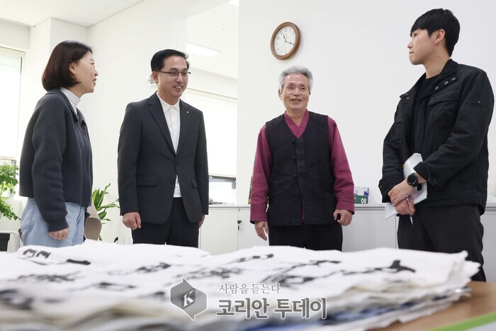 [코리안투데이] 지난 10월 개관을 앞두고 박희조 동구청장과 관계자들이 현장 점검을 실시하고 있는 모습(사진제공: 대전 동구청) © 임승탁 기자