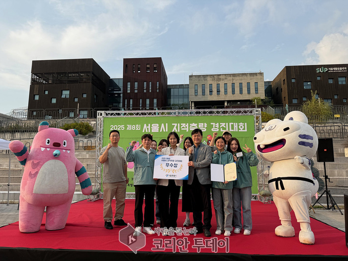 [코리안투데이] 서울시 지적측량 경진대회에서 우수상을 수상한 양천구 참가자들(사진=양천구청) © 변아롱 기자