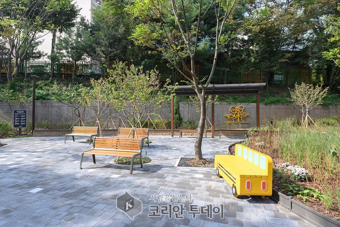 Espaço verde abandonado junto a escola transforma-se em zona de descanso…Yangcheon-gu acelera estratégia de cidade-jardim com «mini jardins»