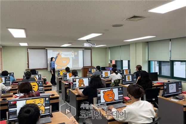 [코리안투데이] 경력단절여성 대상 ‘이모티콘 디자이너 양성’ 교육 운영 모습(사진=양천구청) © 변아롱 기자