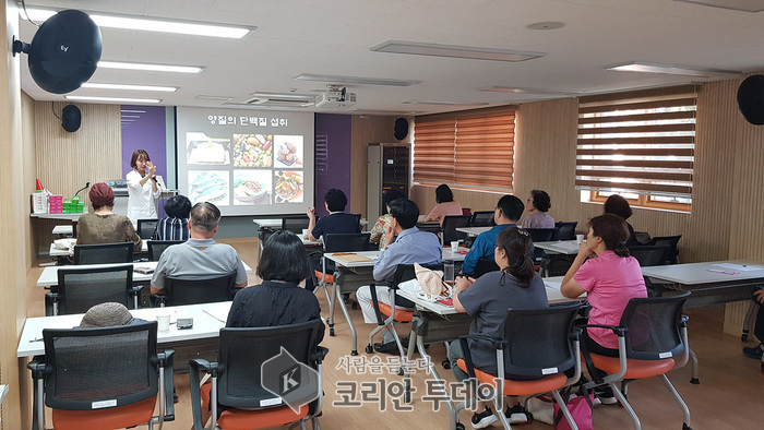 [코리안투데이] 어르신 식생활 영양교육 진행 모습(사진=양천구청) © 변아롱 기자