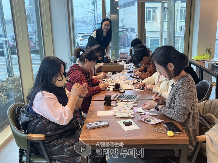 [코리안투데이] 재능기부로 완성된 복주머니, 시민 참여가 만든 따뜻한 변화 ©이선영 기자