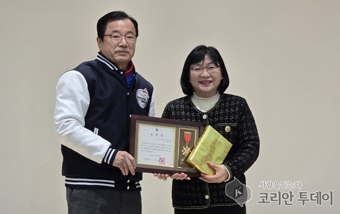 [코리안투데이] ‘하남의 오늘과 내일’을 기록해 온 작가 · 언론인 '백창희' 하남 시장상 표창 © 신영민 기자