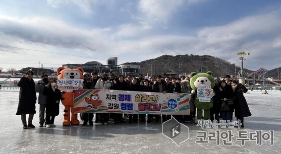 [코리안투데이] 강원특별자치도 현장 밀착형 청렴 캠페인, 화천 산천어축제서 도민과 소통 © 이선영 기자