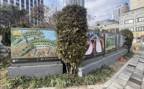 [코리안투데이] 중구 지상기기함, 발달장애인 작가 손길로 ‘거리 아트갤러리’로 재탄생 © 지승주 기자