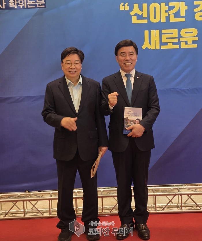 [코리안투데이] 출판기념회 기념 사진 © 임승탁 기자