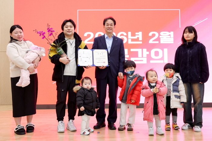 [코리안투데이] 고양시, 출산장려 유공 가정 표창 수여…다둥이 가족 응원 확산 © 지승주 기자