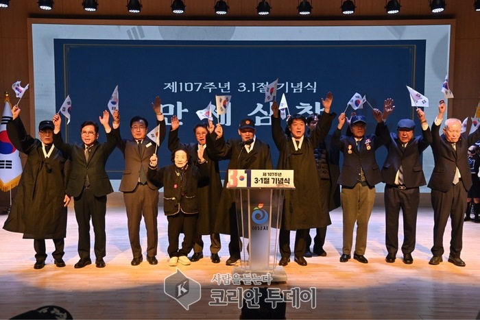 [코리안투데이] 3.1절 기념 만세 삼창 모습 © 백창희 기자