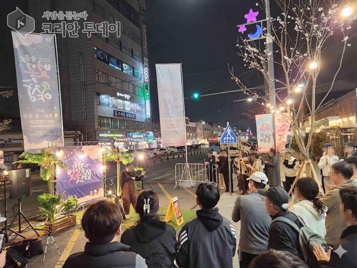 인천 동구 ‘수문통 벚꽃 야장’ 이틀간 인파 몰리며 대성황