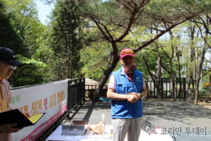 중국동포연합중앙회, 서울호스피탤리티협회와 손잡고 북한산 둘레길서 관광한대 실천 및 줍깅캠페인 전개