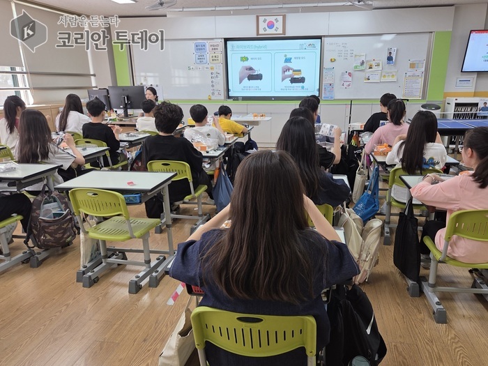 [코리안투데이] (사진) 구로구 초등학생들이 진로체험 수업을 듣고 있다. © 박수진 기자