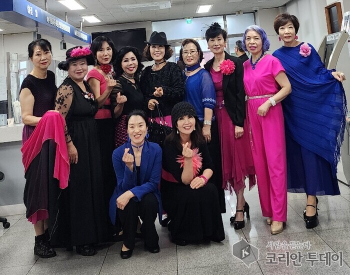 [코리안투데이] 세대공감 문화축제에서 시민과 함께한 특별한 패션쇼, 따뜻한 나눔 워킹으로 큰 호응을 얻은 하시모 회원 모습 © 백창희 기자