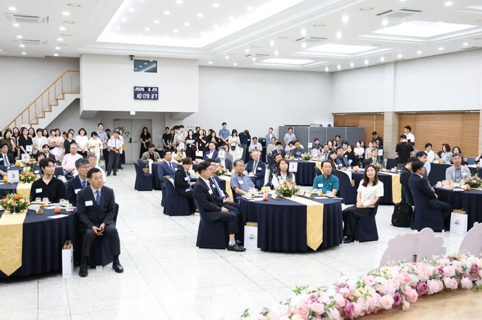 [코리안투데이] (사진) ‘2026 희망온돌 따뜻한 겨울나기’ 우수기부자 표창패 수여식 참석자들. © 박수진 기자
