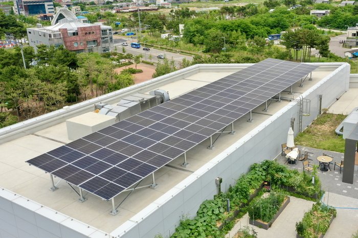 Jung-gu installéiert Solaranlag um Daach vum Yeongjong Complex Culture Center, déi pro Joer 51 MWh propper Stroum produzéiert