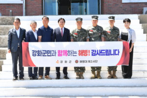 박용철 강화군수, 농촌일손 도운 해병대 5여단 위문