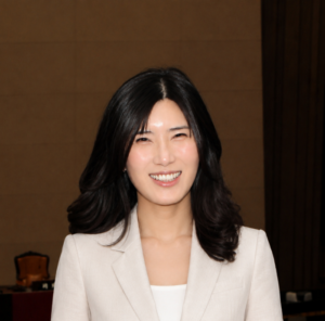 현대 추상미술 작가 류진숙, 연결의 미학으로 생명과 치유를 그리다