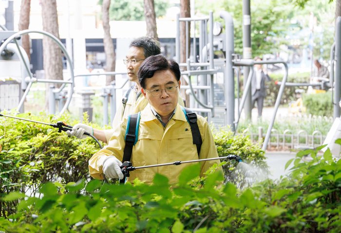 [코리안투데이] 러브버그 방역 © 송정숙 기자