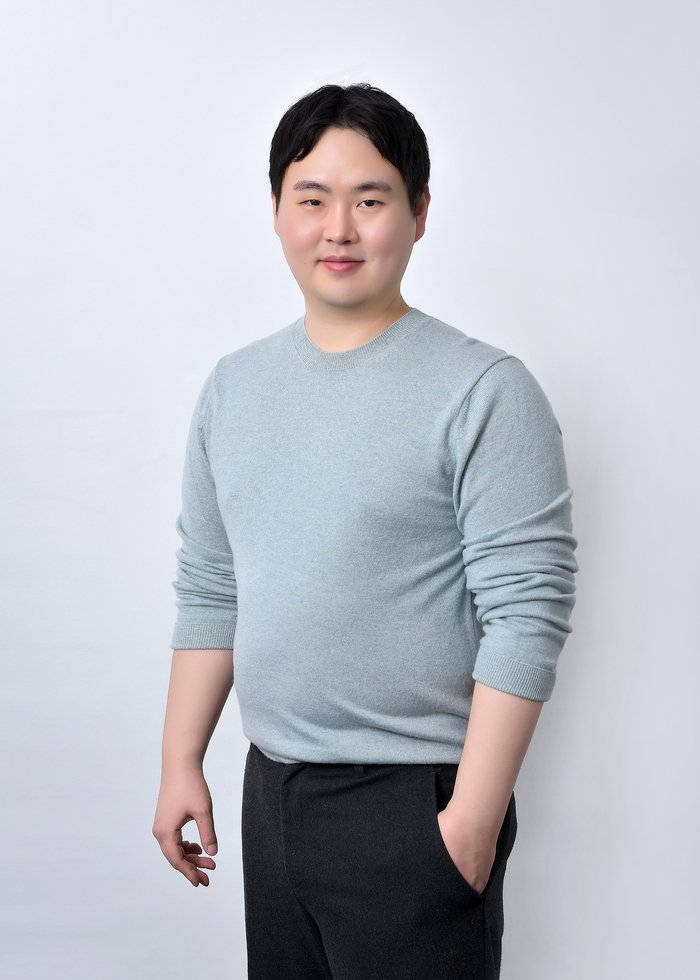 ยู ซีวอน สร้างภาษาใหม่ของศิลปะนามธรรมร่วมสมัยผ่านการไหลของเส้น